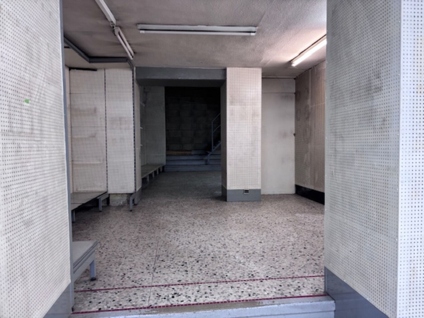 LOCATION - Local - RIVE DE GIER (42800) - 850 €