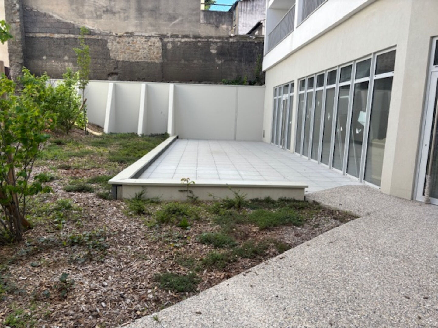 LOCATION - Local - SAINT ETIENNE (42000) - 2482 €