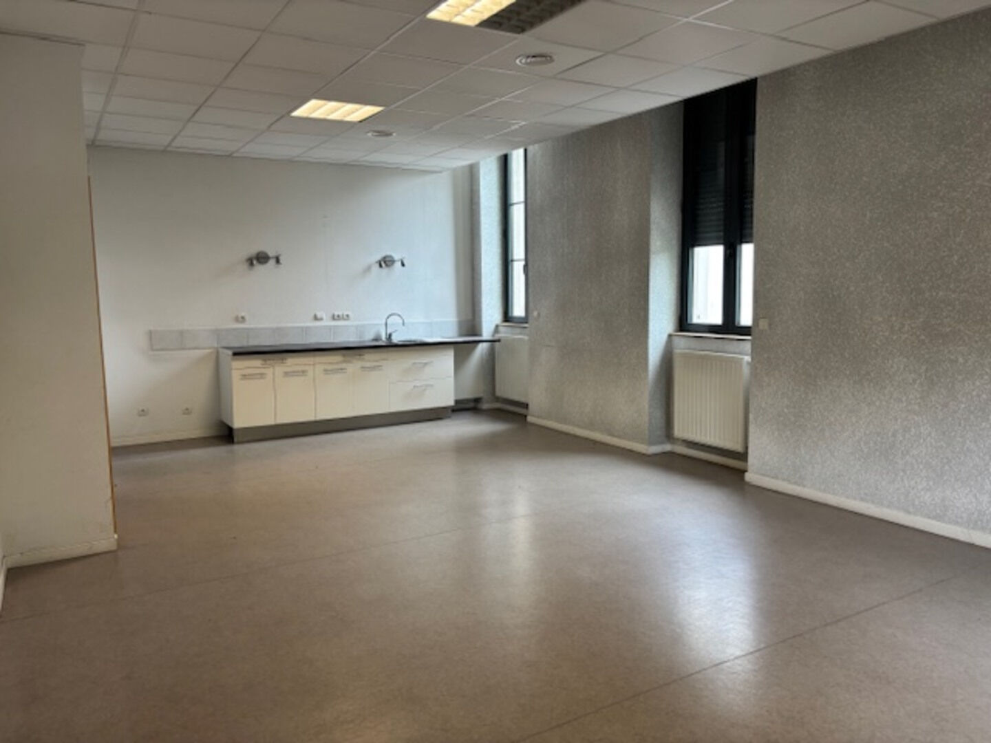 LOCATION - Local - SAINT ETIENNE (42100) - 5292 €