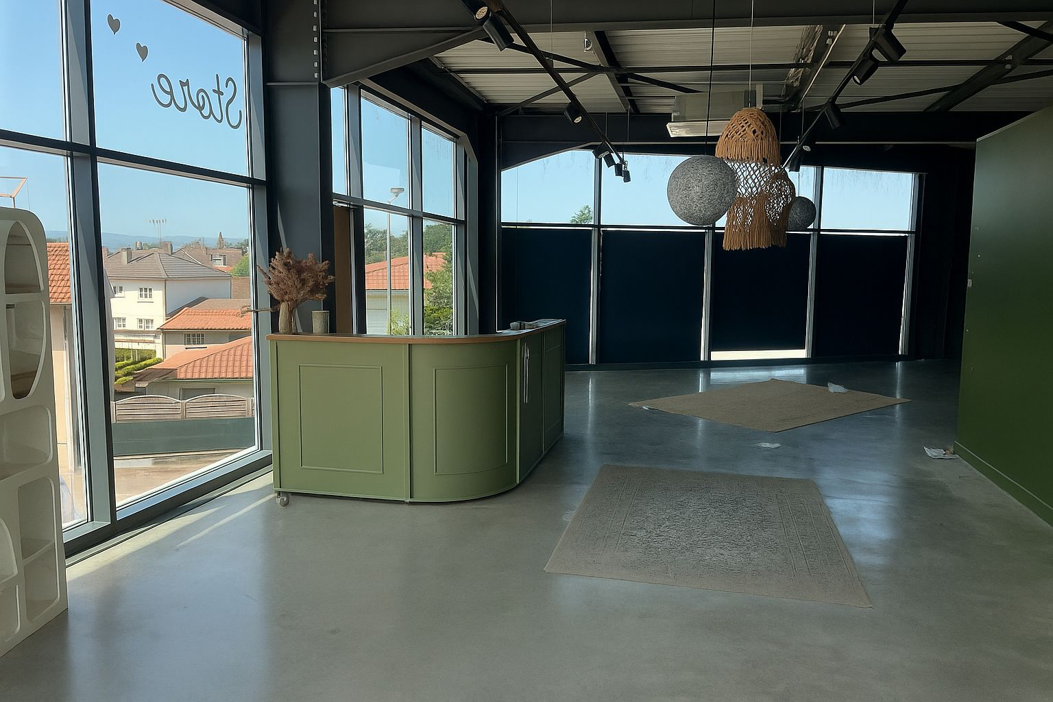 LOCATION - Local - VEAUCHE (42340) - 1490 €