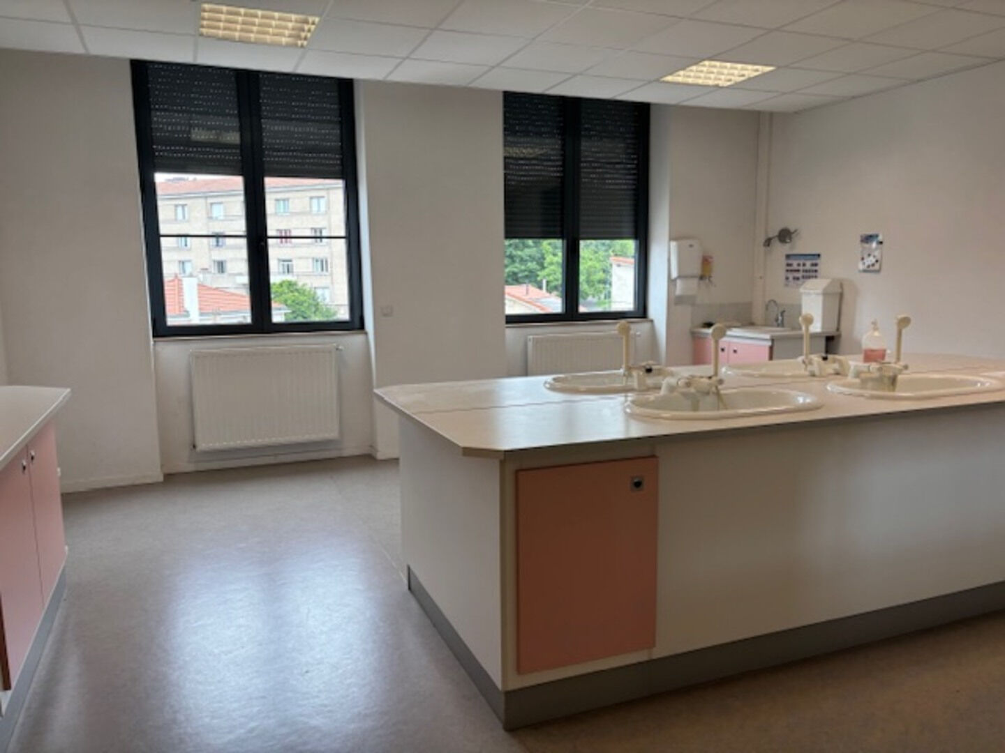 LOCATION - Local - SAINT ETIENNE (42100) - 5292 €