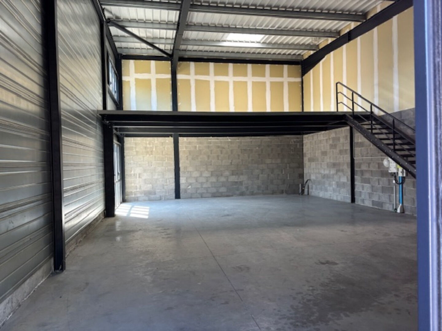 LOCATION - Local - ANDREZIEUX BOUTHEON (42160) - 1283 €