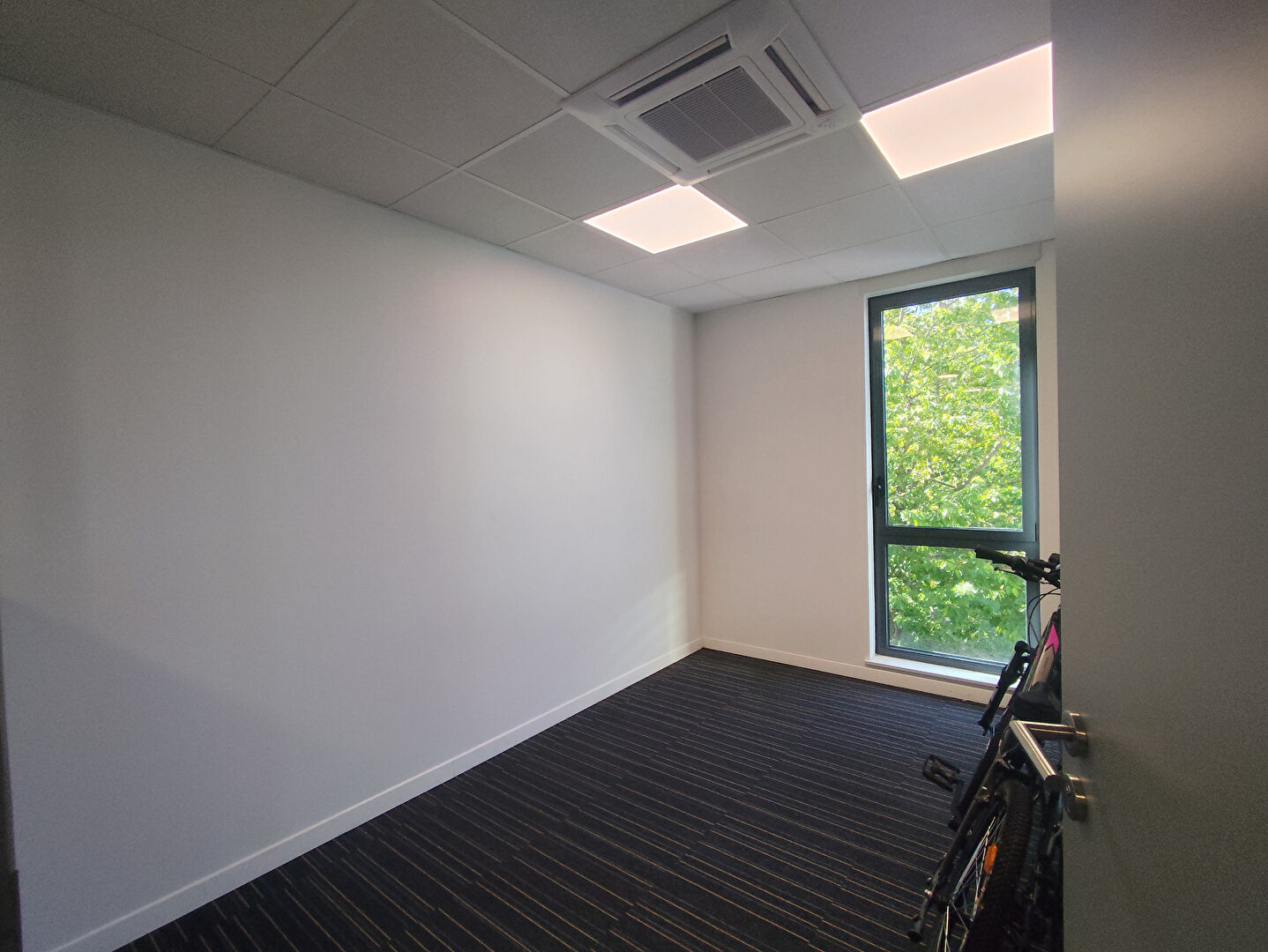 VENTE - Local - SAINT ETIENNE (42000) - 440000 €