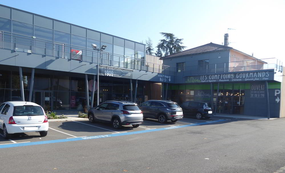 LOCATION - Local - VEAUCHE (42340) - 1490 €
