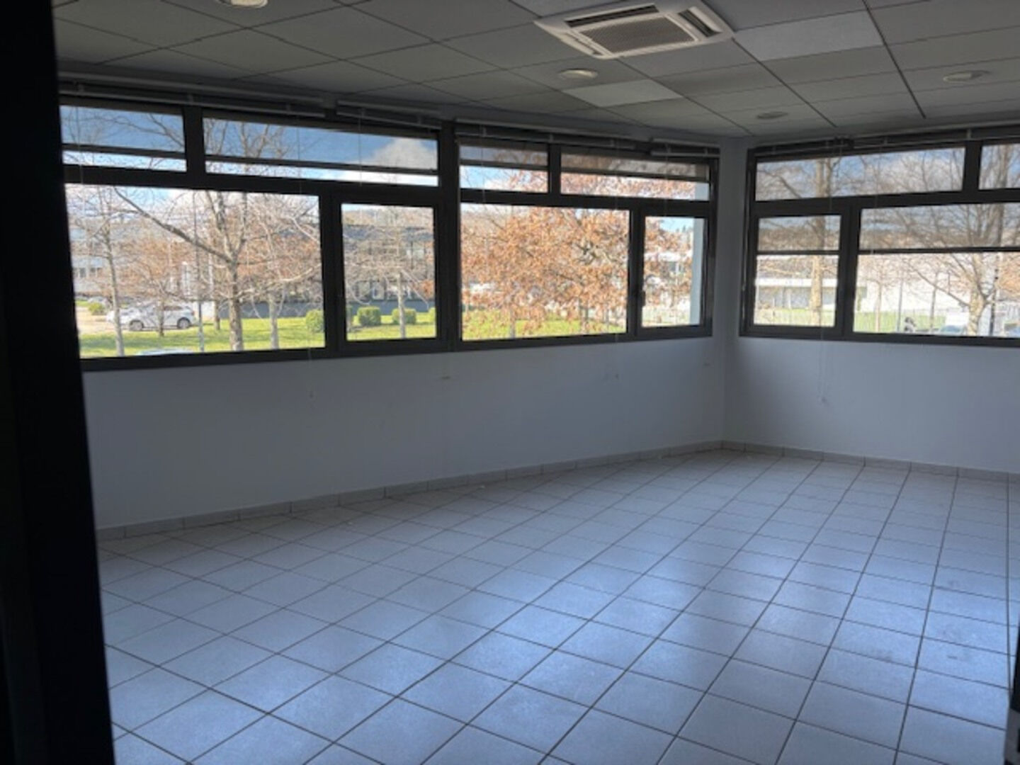 LOCATION - Local - SAINT ETIENNE (42000) - 1867 €