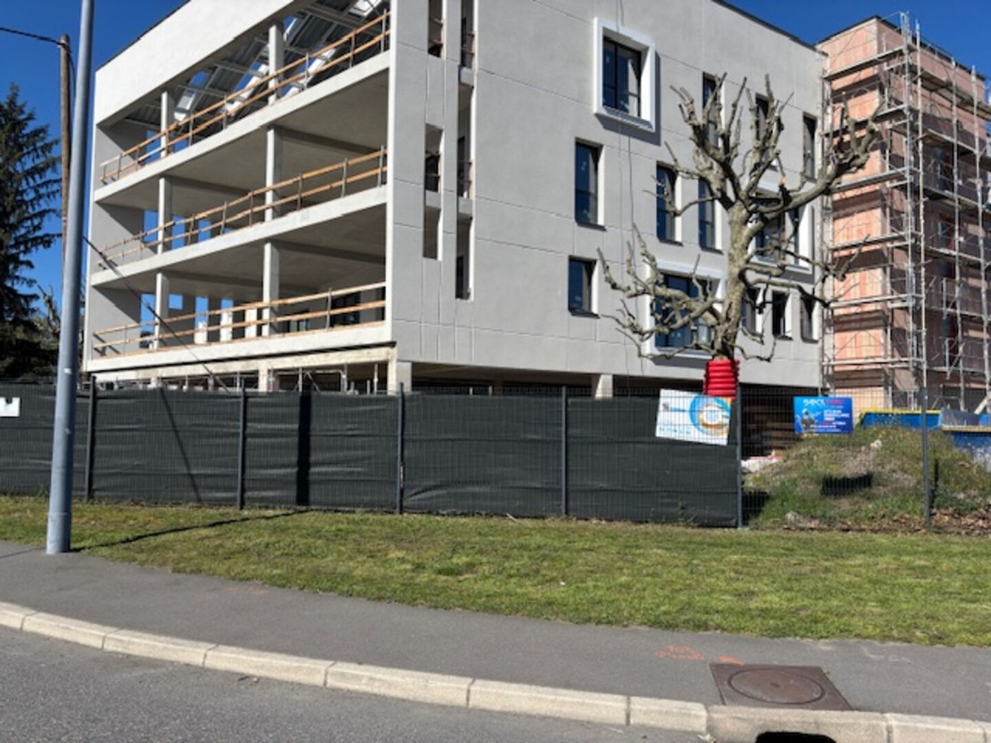 LOCATION - Local - SAINT ETIENNE (42000) - 3335 €