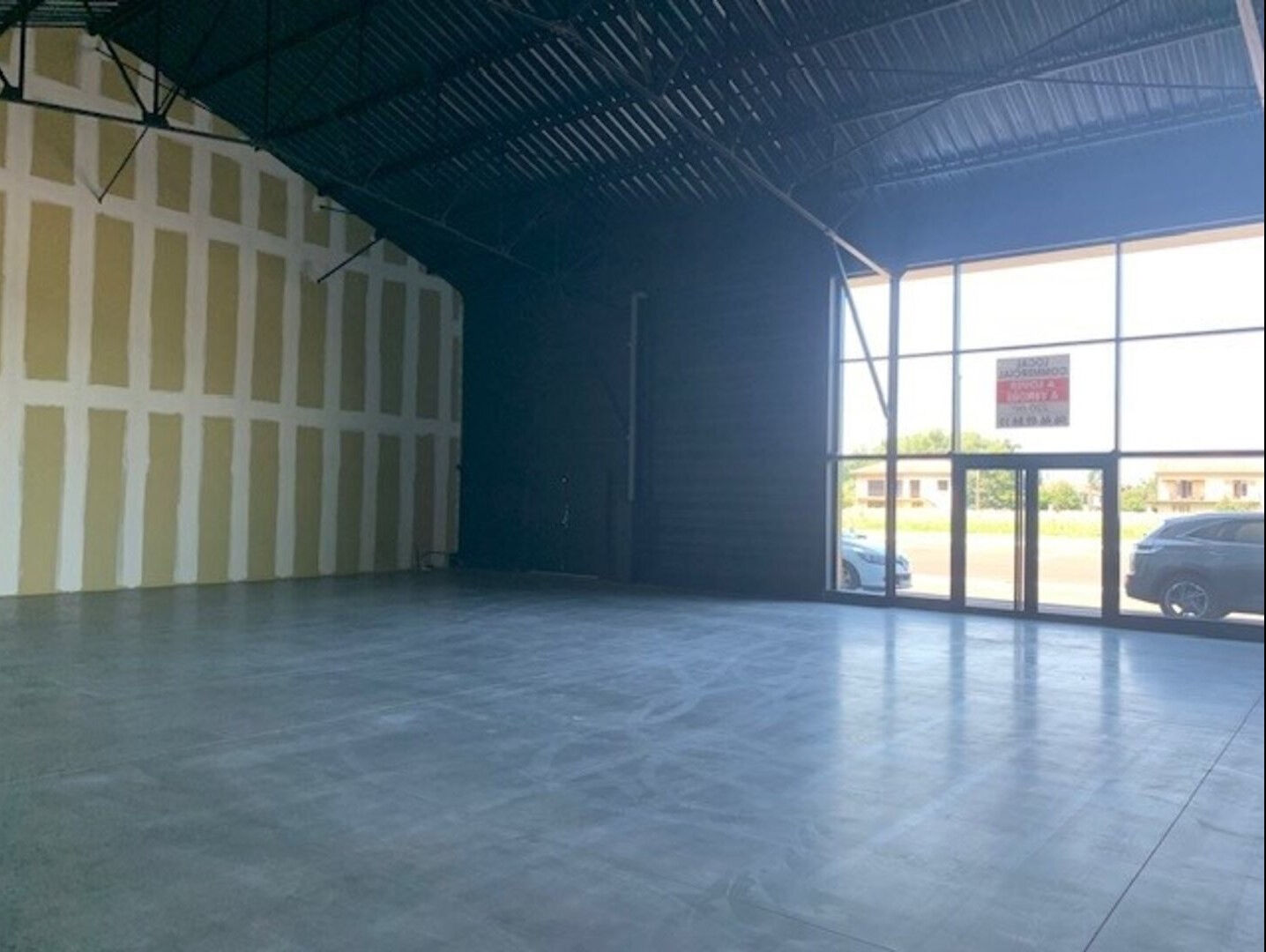 LOCATION - Local - SAINT CYPRIEN (42160) - 2200 €