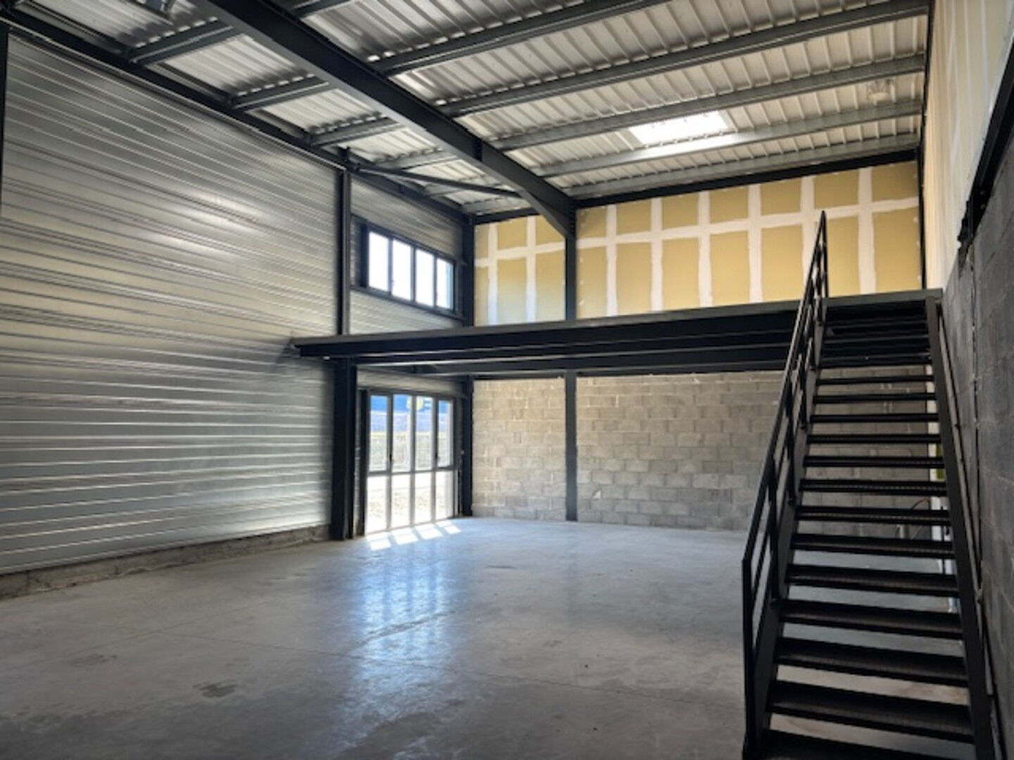 LOCATION - Local - ANDREZIEUX BOUTHEON (42160) - 1283 €