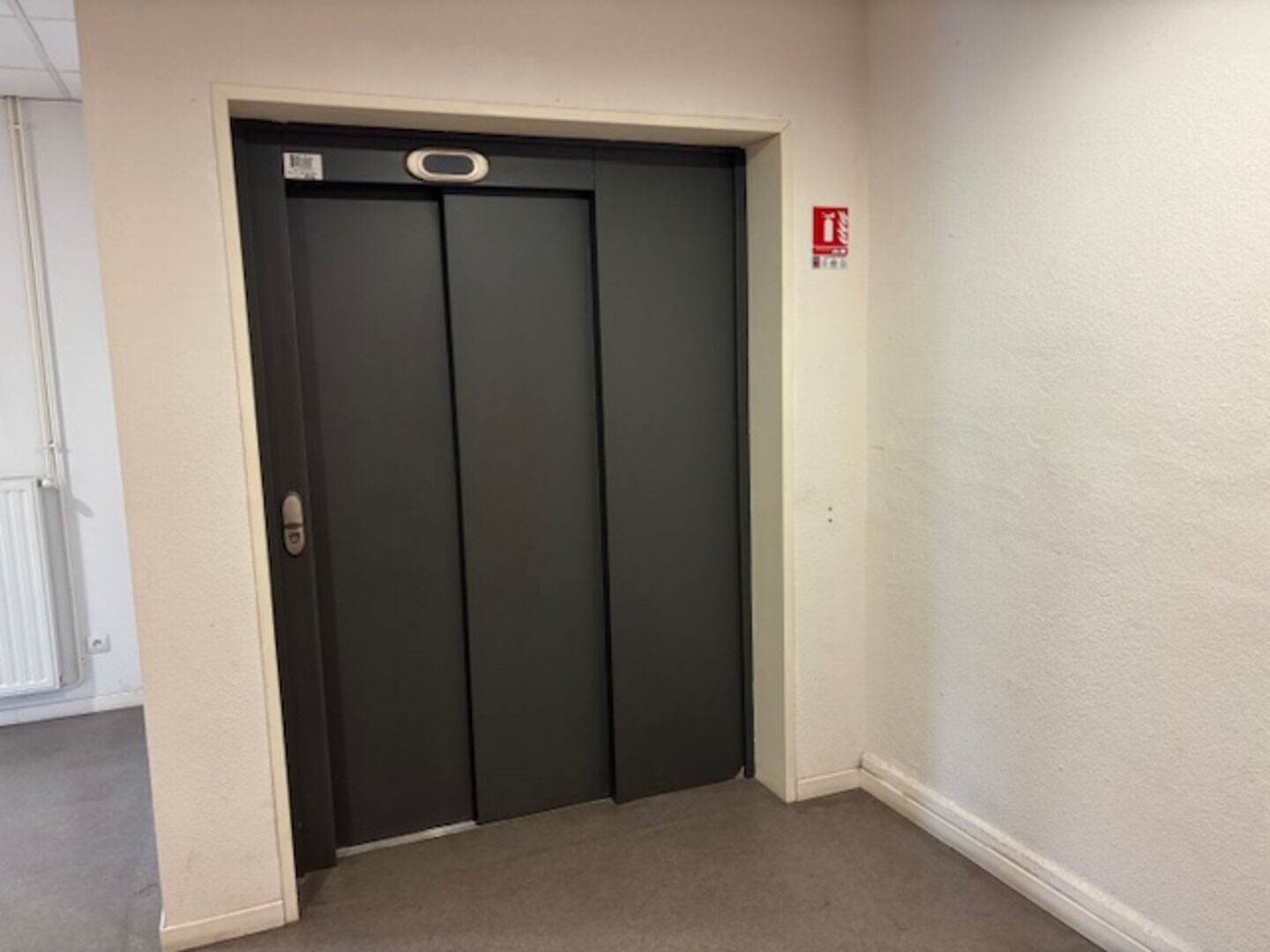 LOCATION - Local - SAINT ETIENNE (42100) - 5292 €