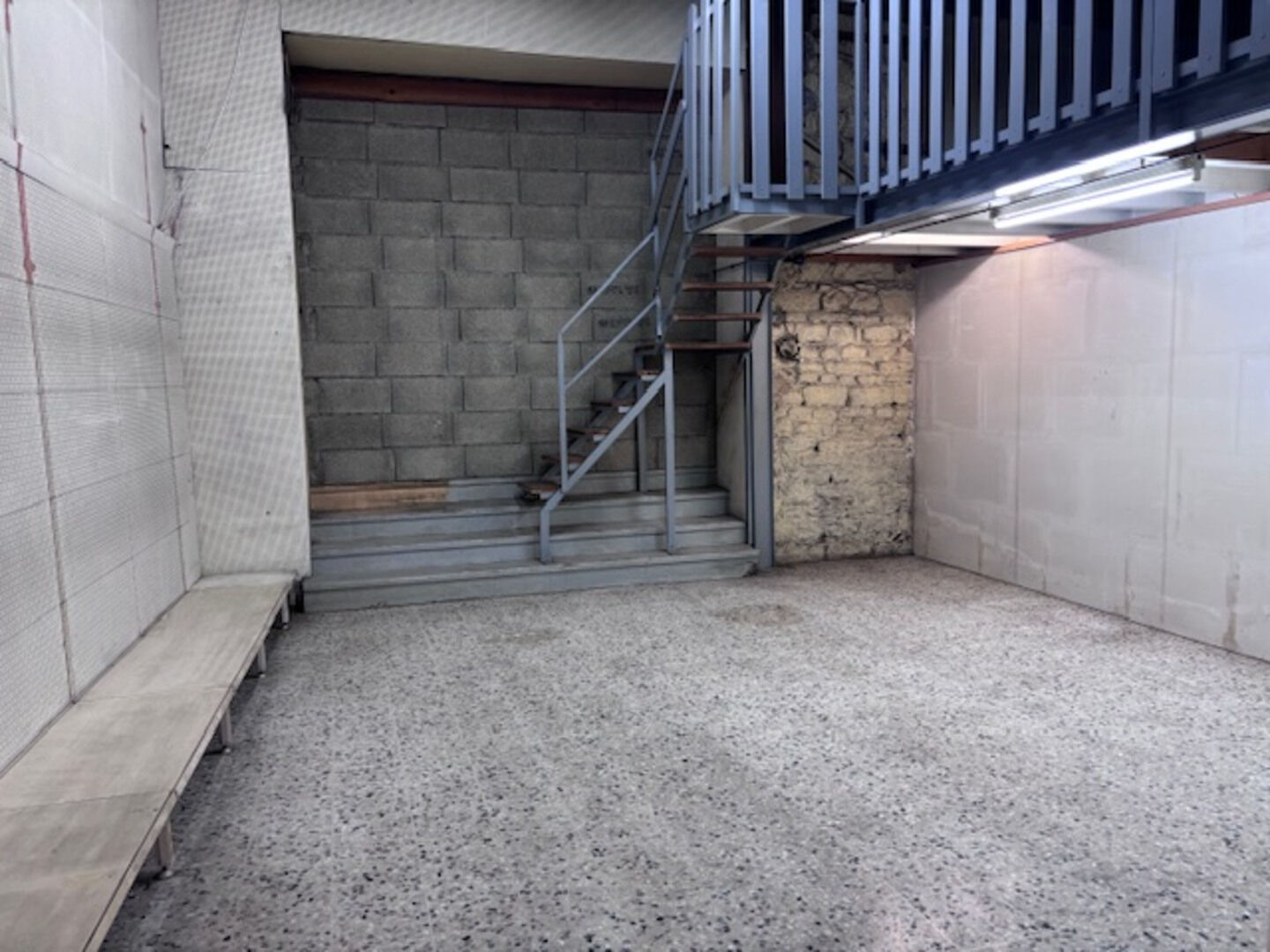 LOCATION - Local - RIVE DE GIER (42800) - 850 €