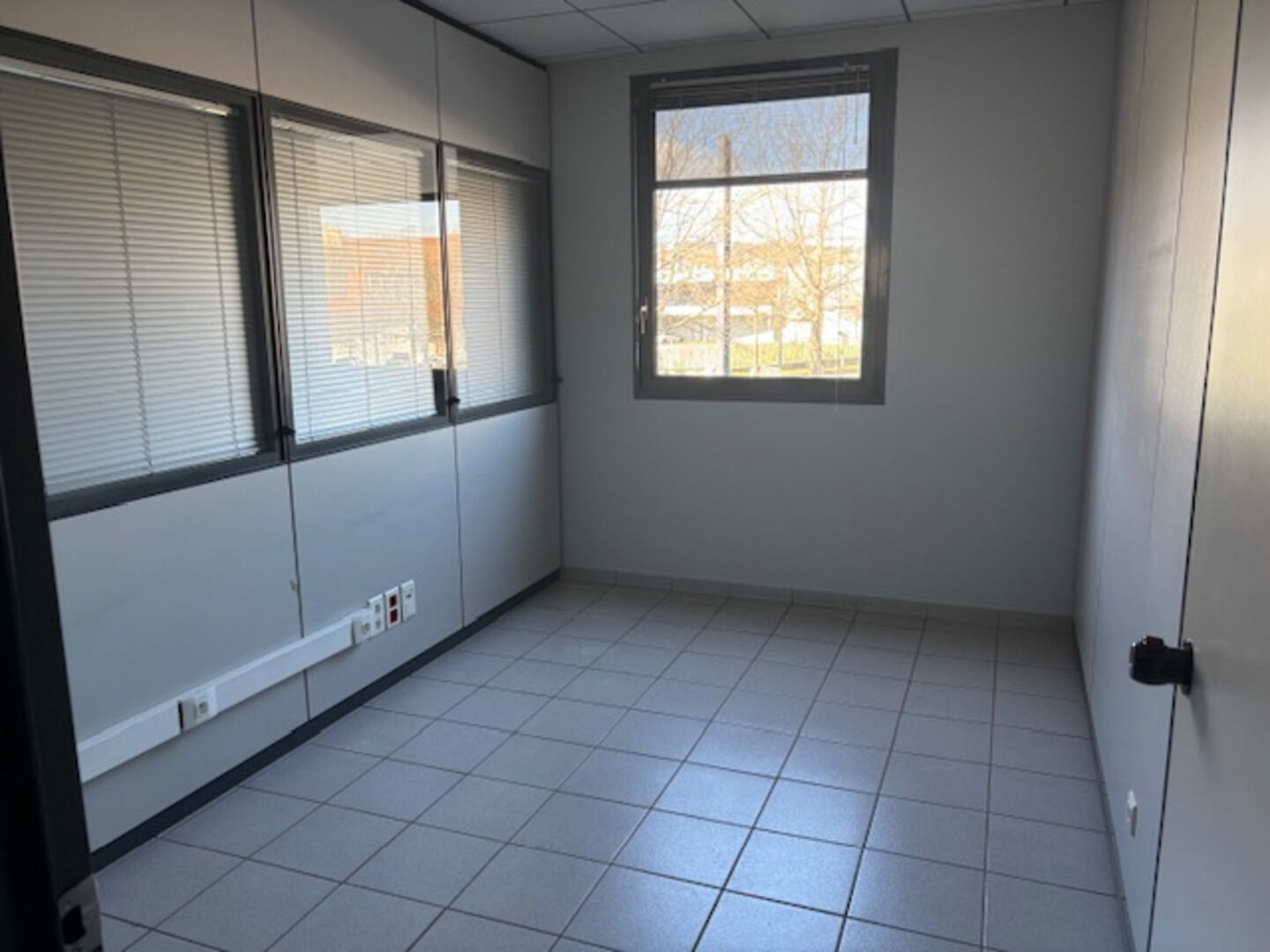 LOCATION - Local - SAINT ETIENNE (42000) - 1867 €
