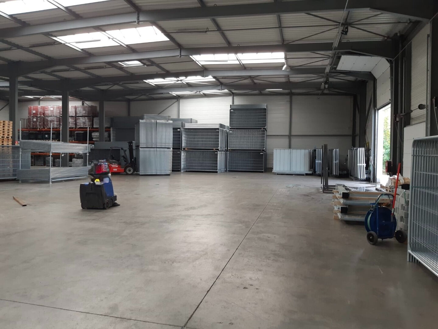 LOCATION - Local - LE CHAMBON FEUGEROLLES (42500) - 24167 €