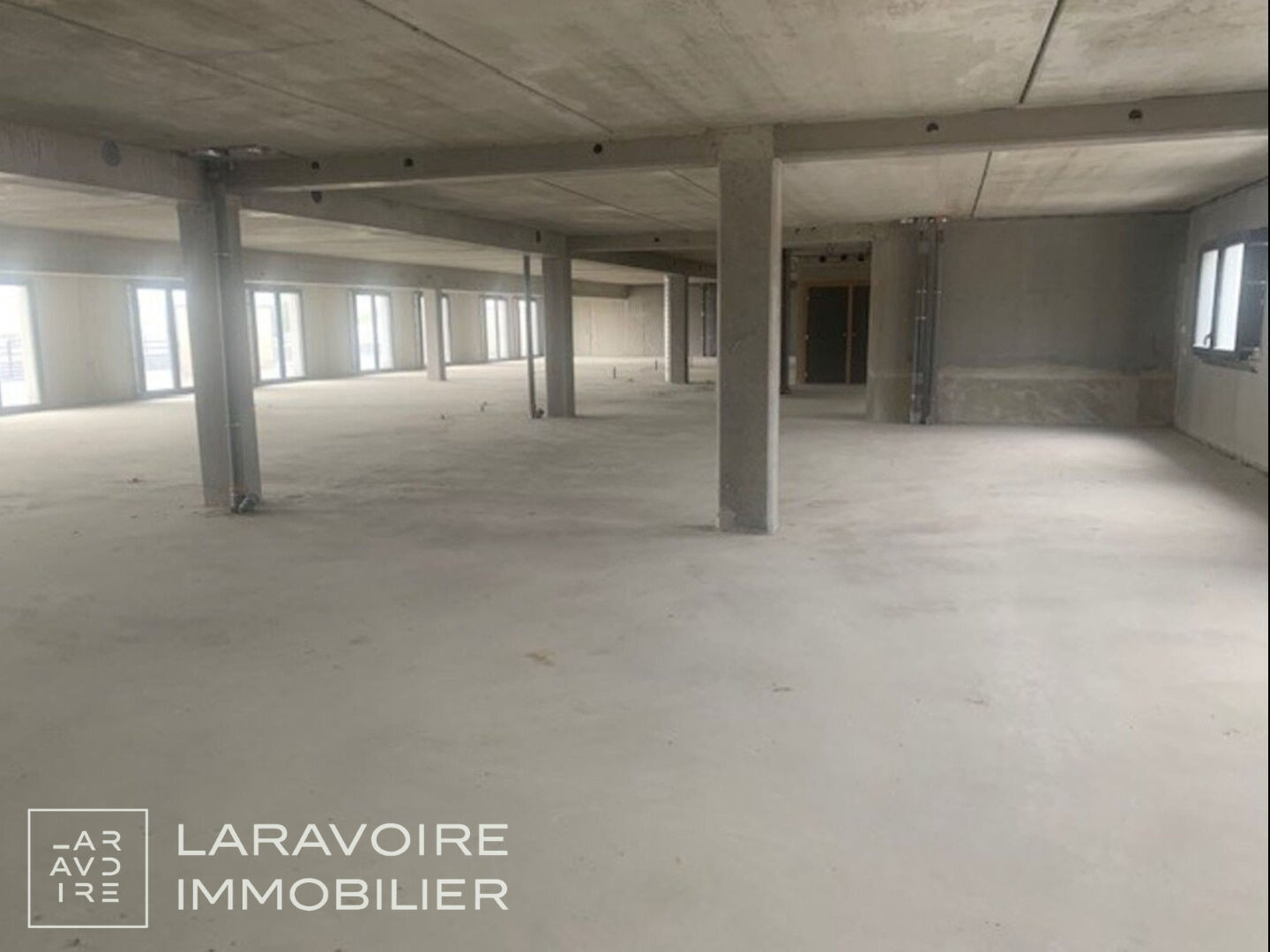 VENTE - Local - ANDREZIEUX BOUTHEON (42160) - 835000 €