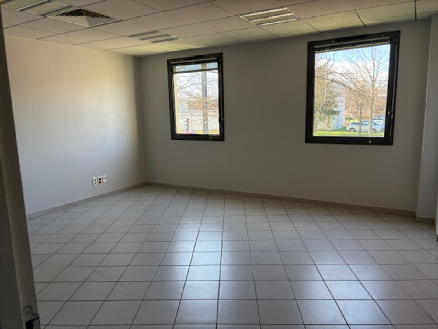 LOCATION - Local - SAINT ETIENNE (42000) - 1867 €