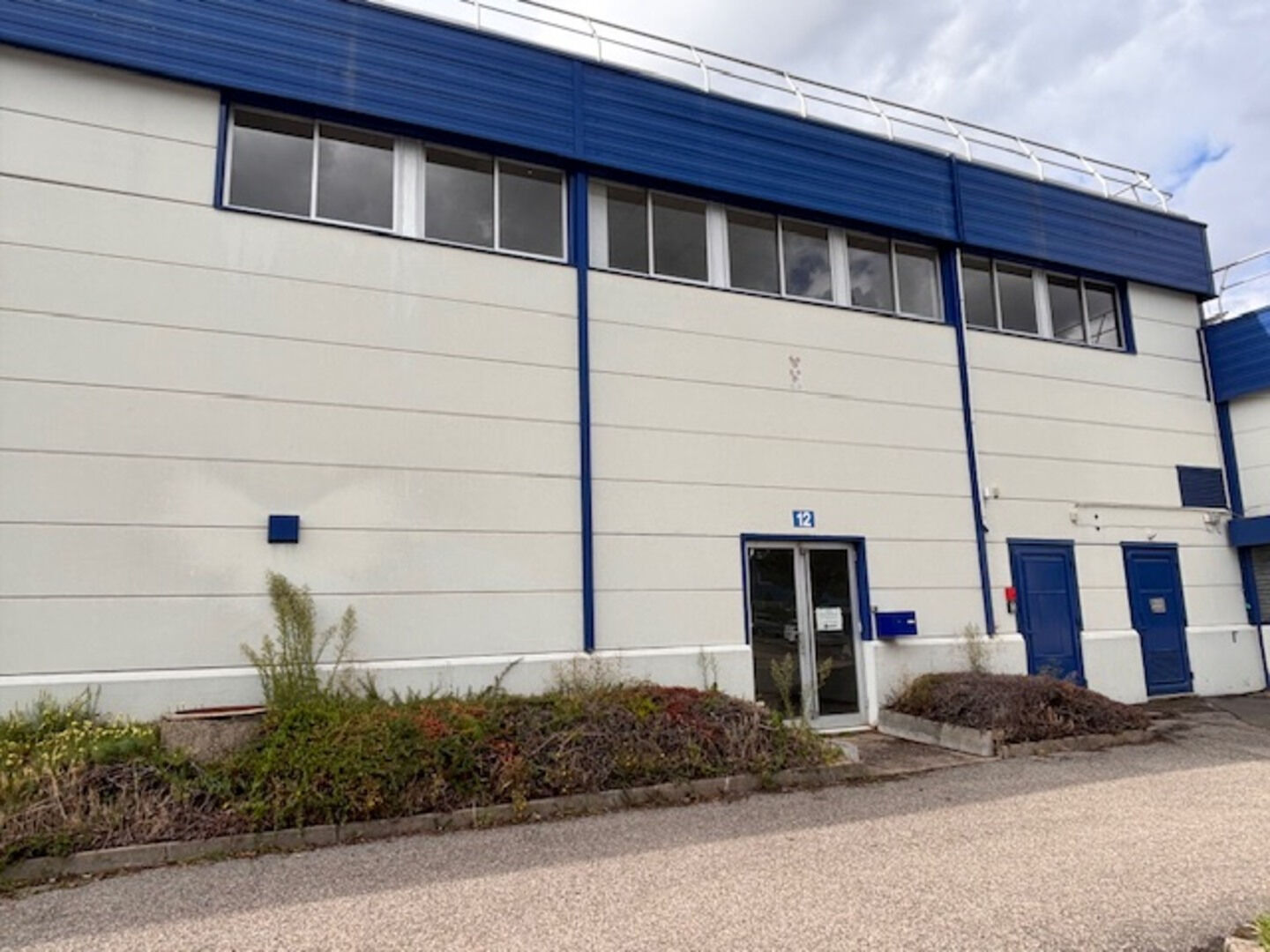 LOCATION - Local - SAINT ETIENNE (42000) - 2002 €