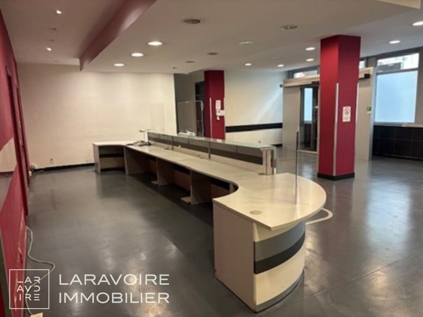 VENTE - Local - SAINT ETIENNE (42000) - 590000 €