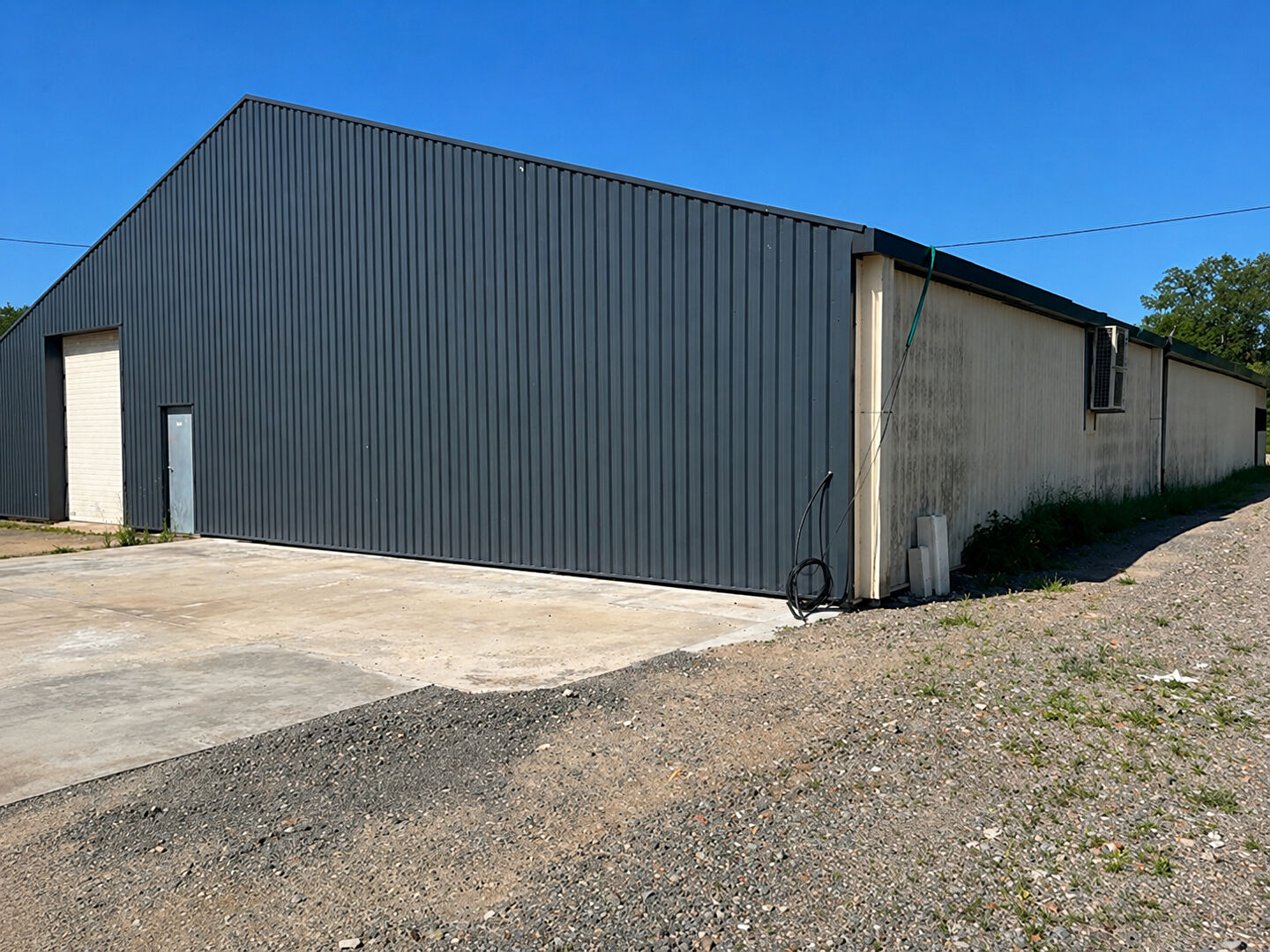 VENTE - Local - CIVENS (42110) - 625000 €