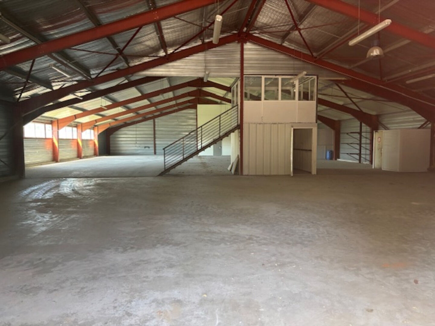 VENTE - Local - CIVENS (42110) - 625000 €
