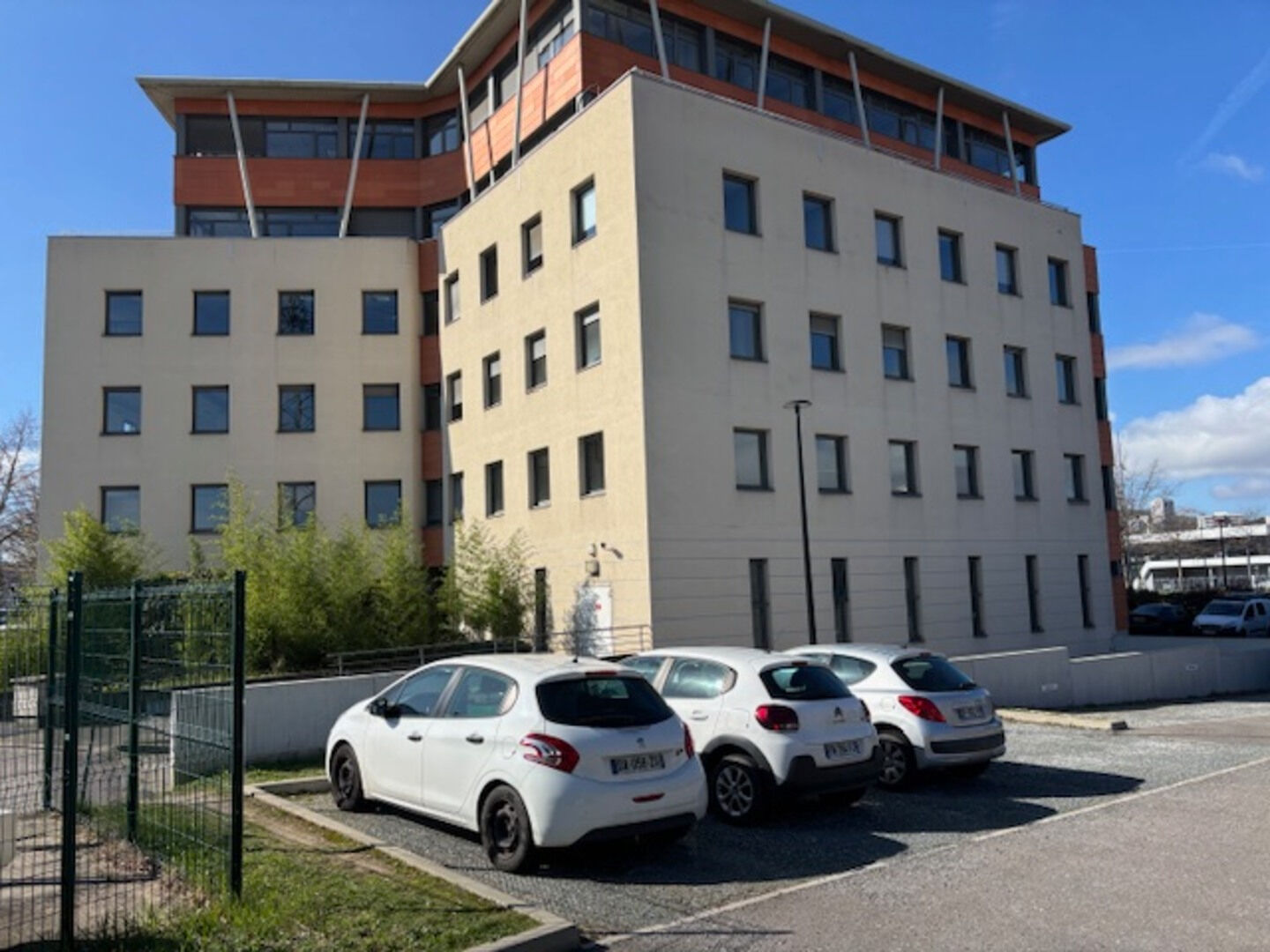 LOCATION - Local - SAINT ETIENNE (42000) - 1867 €