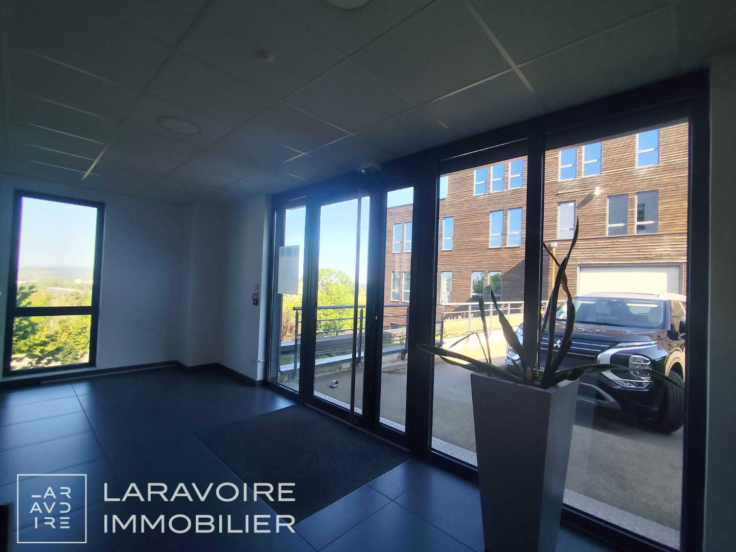 VENTE - Local - SAINT ETIENNE (42000) - 440000 €