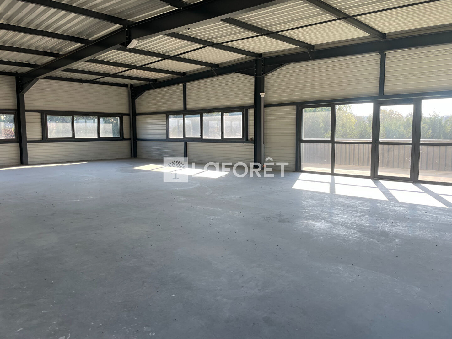 VENTE - Local - ANDREZIEUX BOUTHEON (42160) - 273800 €