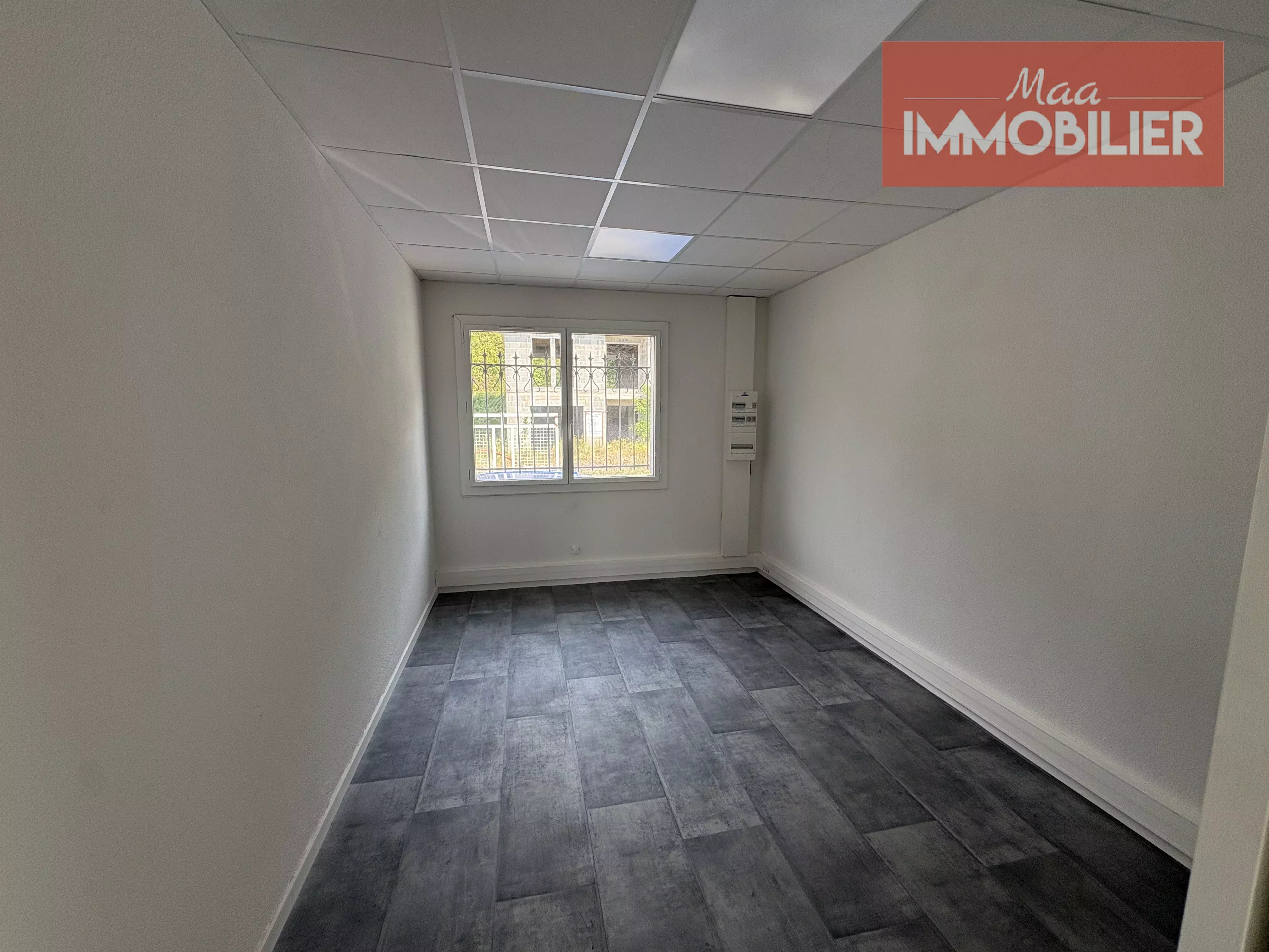 LOCATION - Local - Firminy (42700) - 581 €