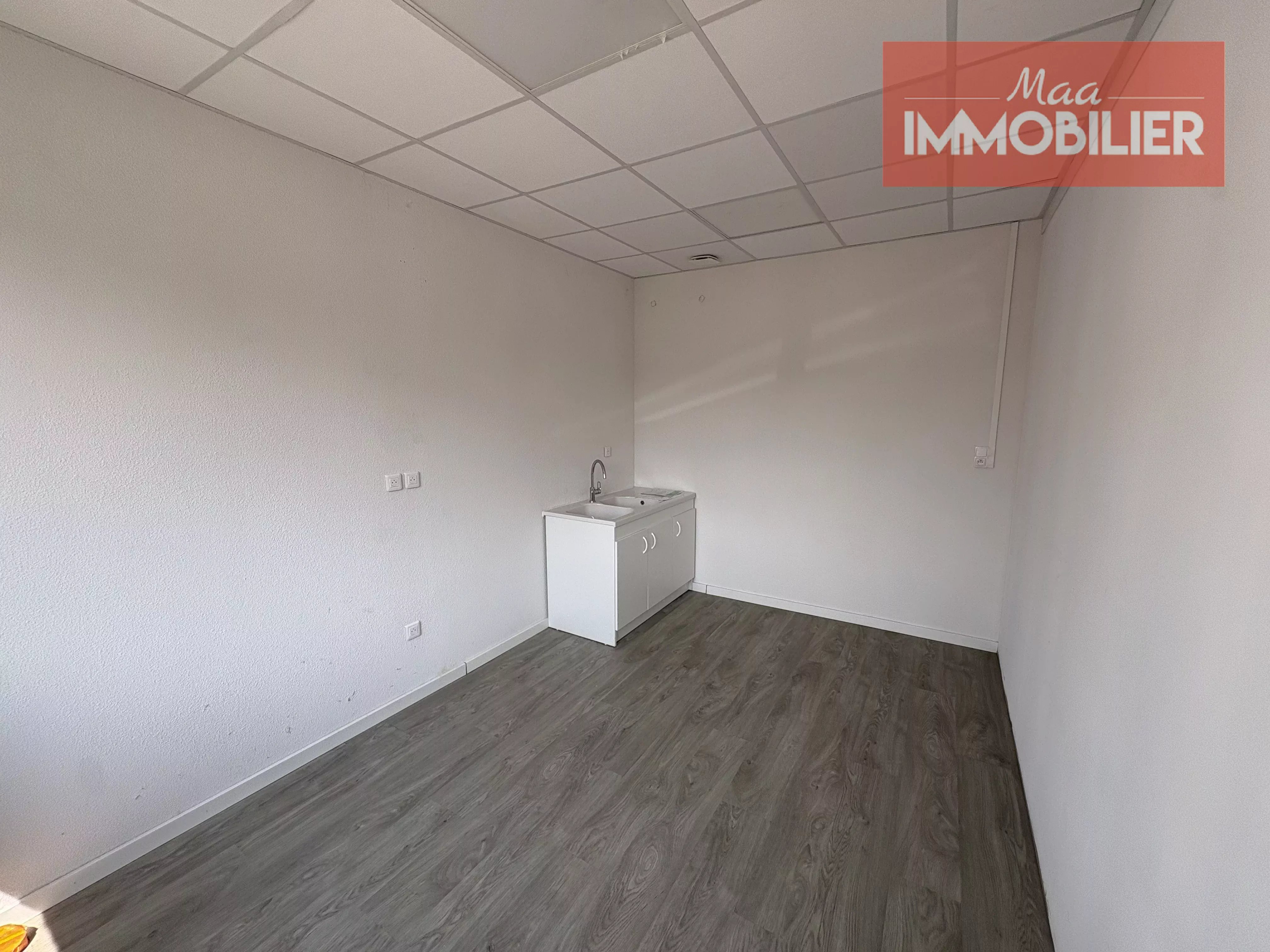 LOCATION - Local - Firminy (42700) - 581 €