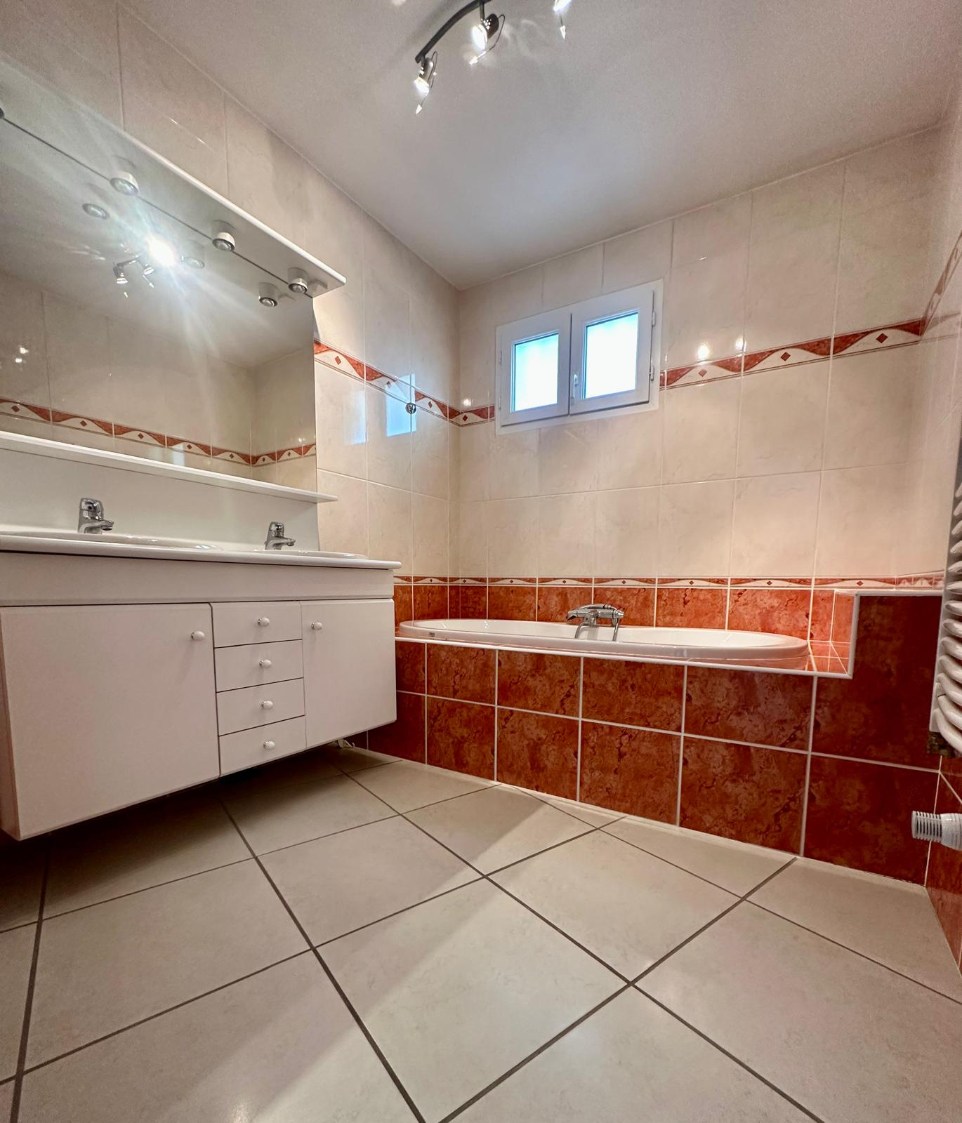 VENTE - Immeuble - Saint-Étienne (42100) - 235000 €