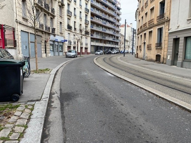 LOCATION - Parking/box - Saint-Étienne (42000) - 15 €