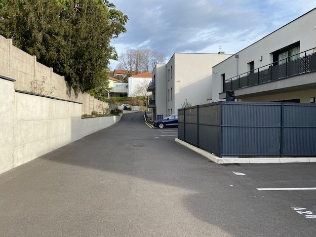 LOCATION - Parking/box - Saint-Jean-Bonnefonds (42650) - 35 €