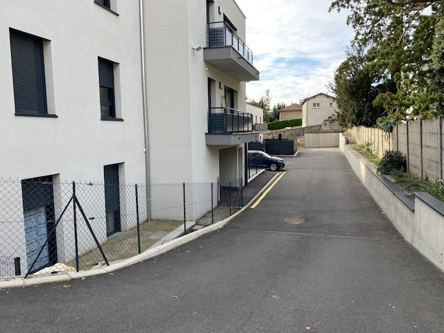 LOCATION - Parking/box - Saint-Jean-Bonnefonds (42650) - 35 €