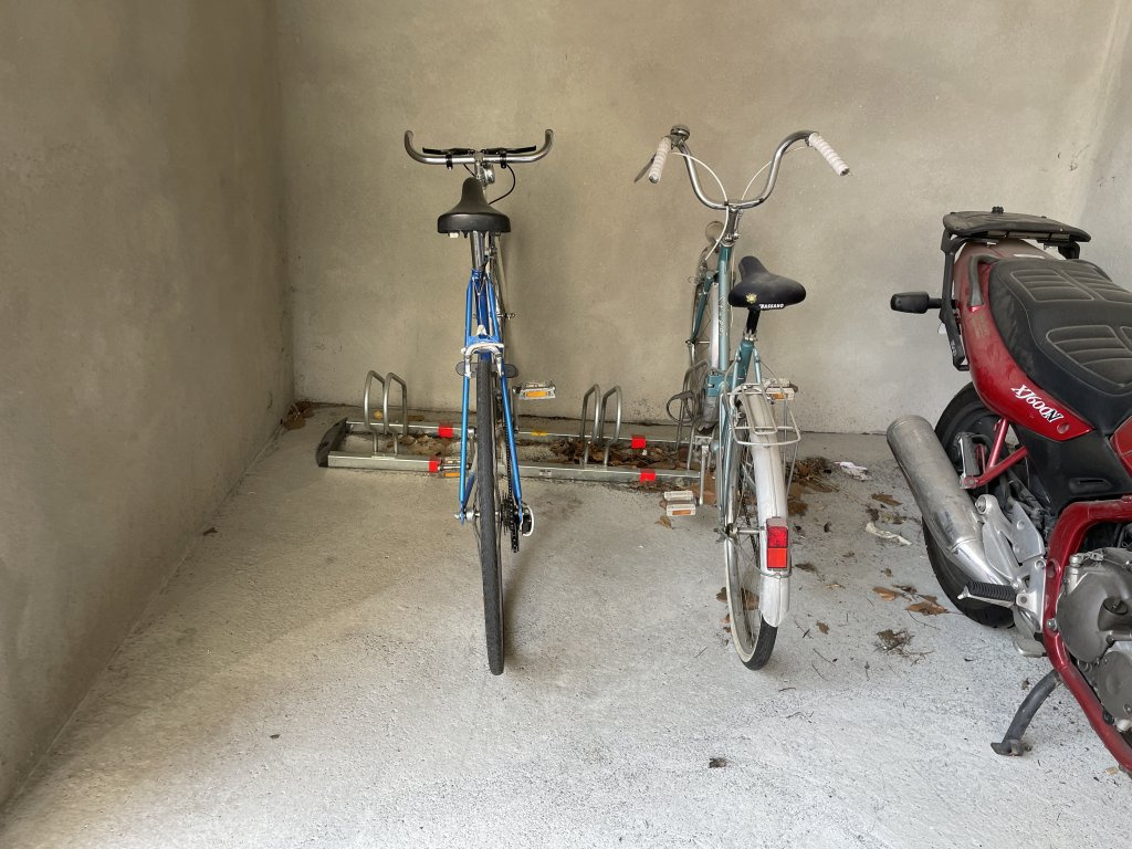 LOCATION - Parking/box - Saint-Étienne (42000) - 30 €