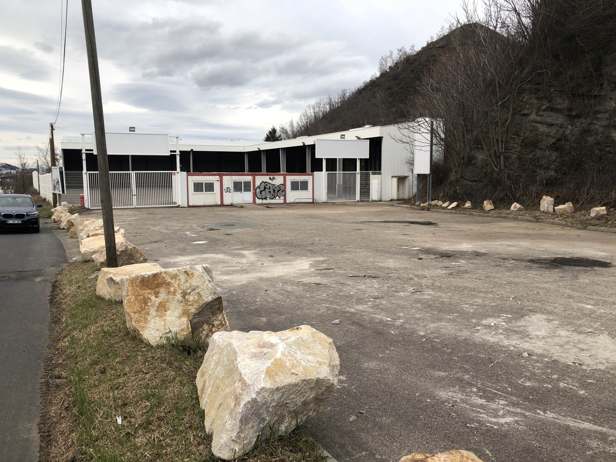 LOCATION - Local - Saint-Étienne (42100) - 10900 €