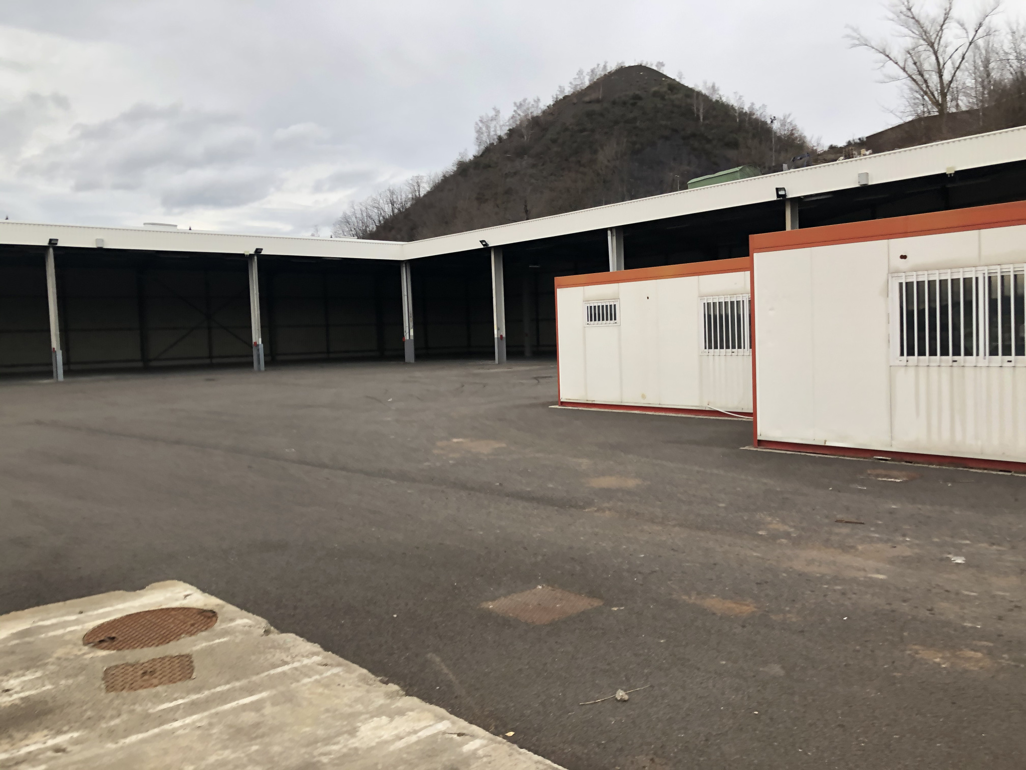 LOCATION - Local - Saint-Étienne (42100) - 10900 €