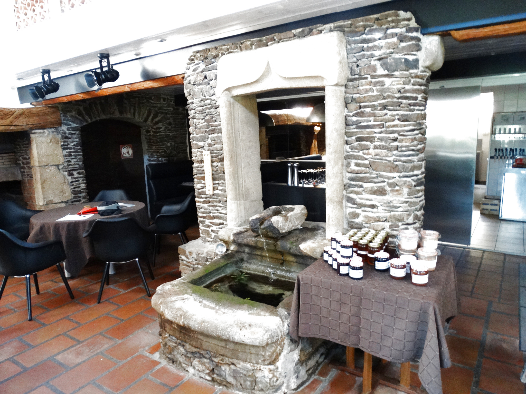 VENTE - Local - Longes (69420) - 1950000 €