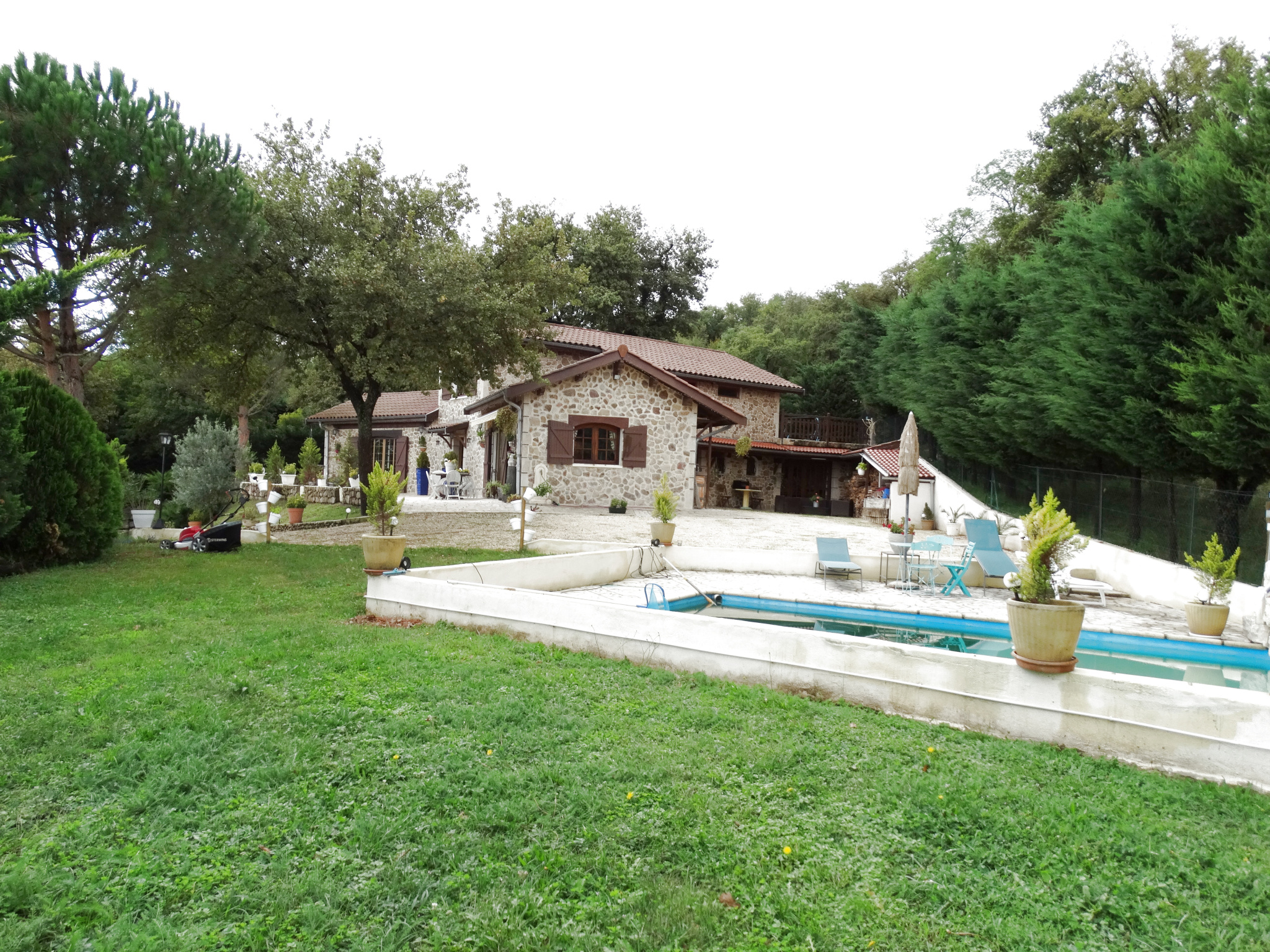 VENTE - Local - Taluyers (69440) - 995000 €