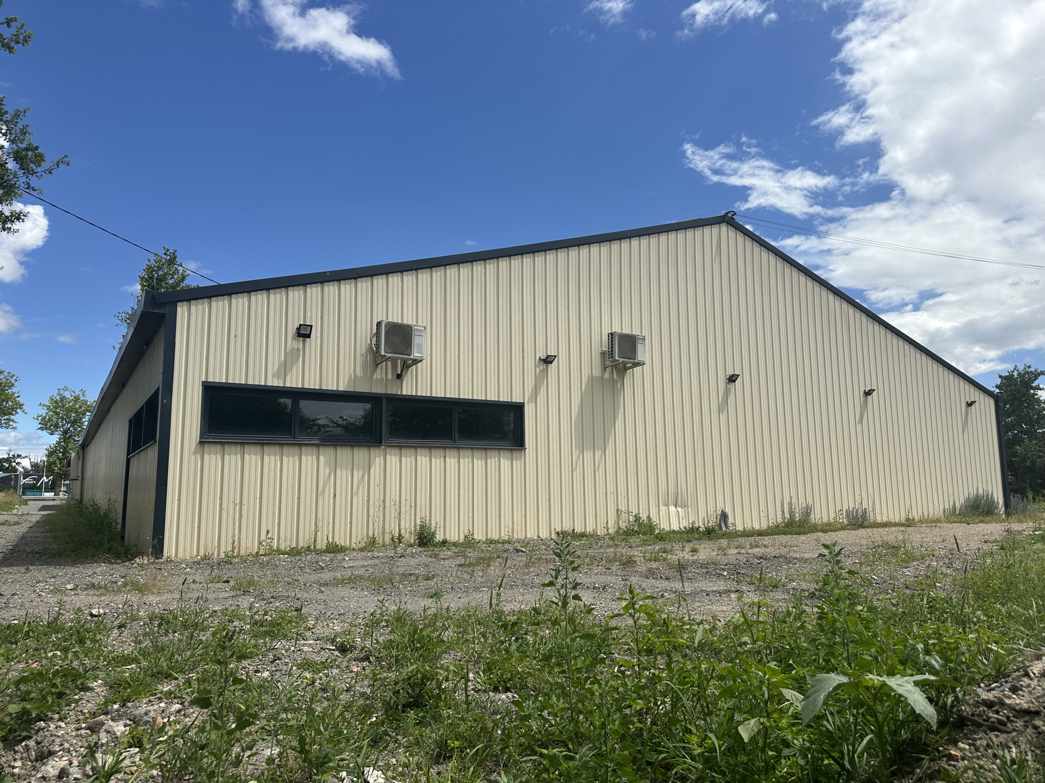 VENTE - Local - Feurs (42110) - 625000 €