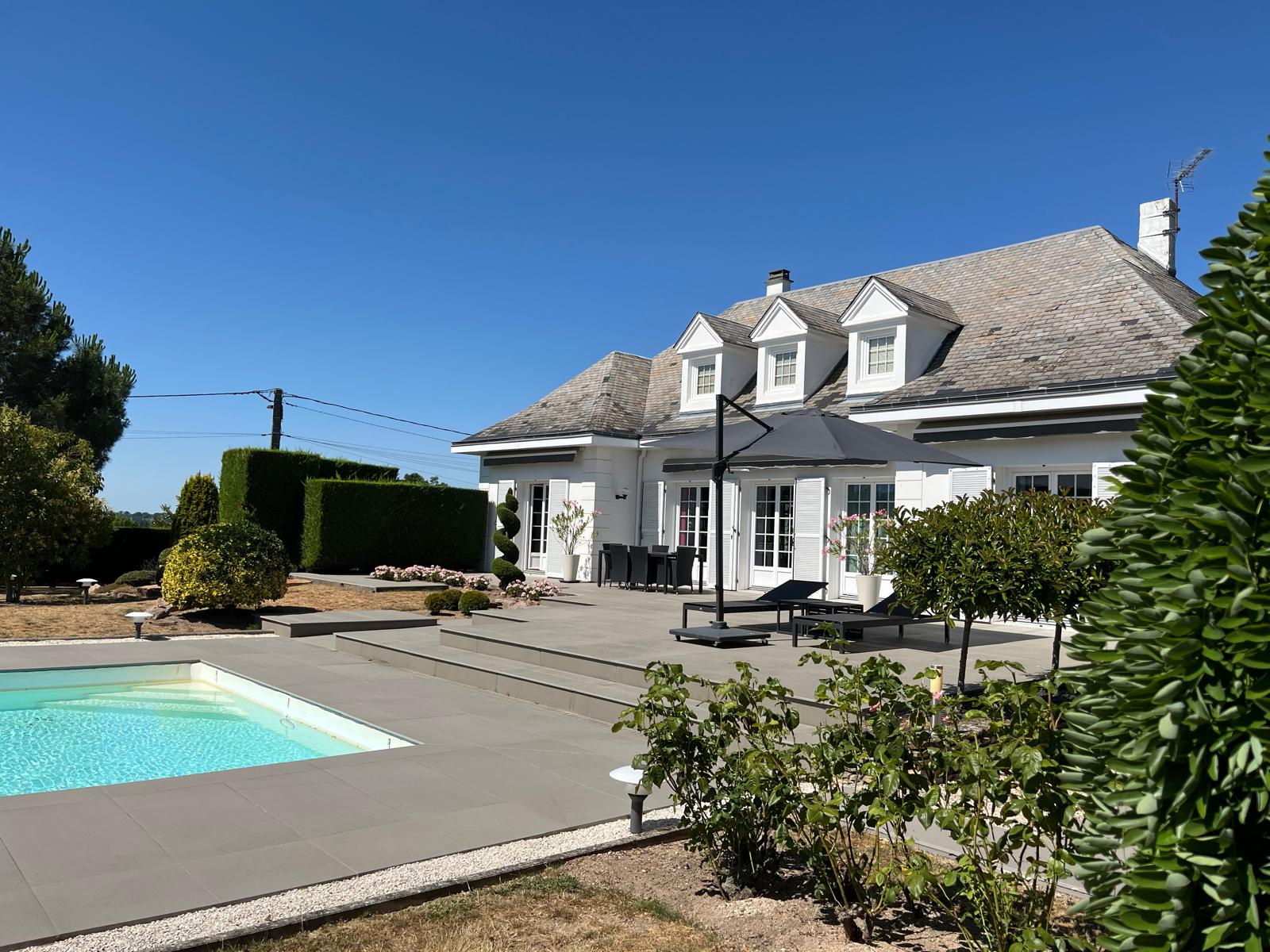 VENTE - Maison/villa - Roanne (42300) - 900000 €