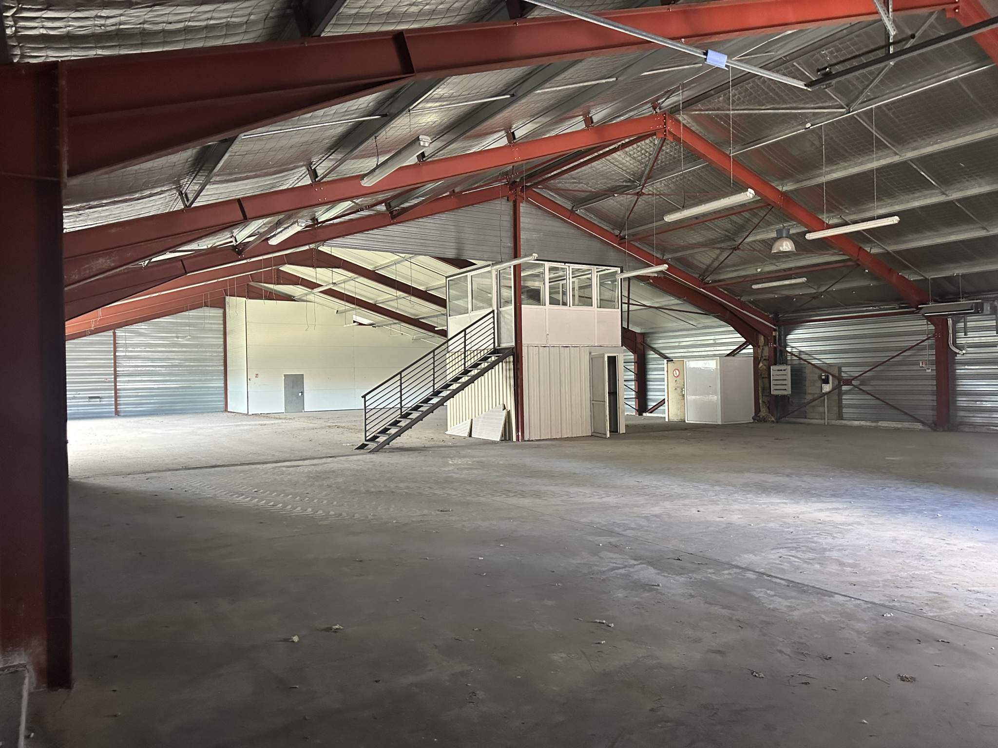 VENTE - Local - Feurs (42110) - 625000 €