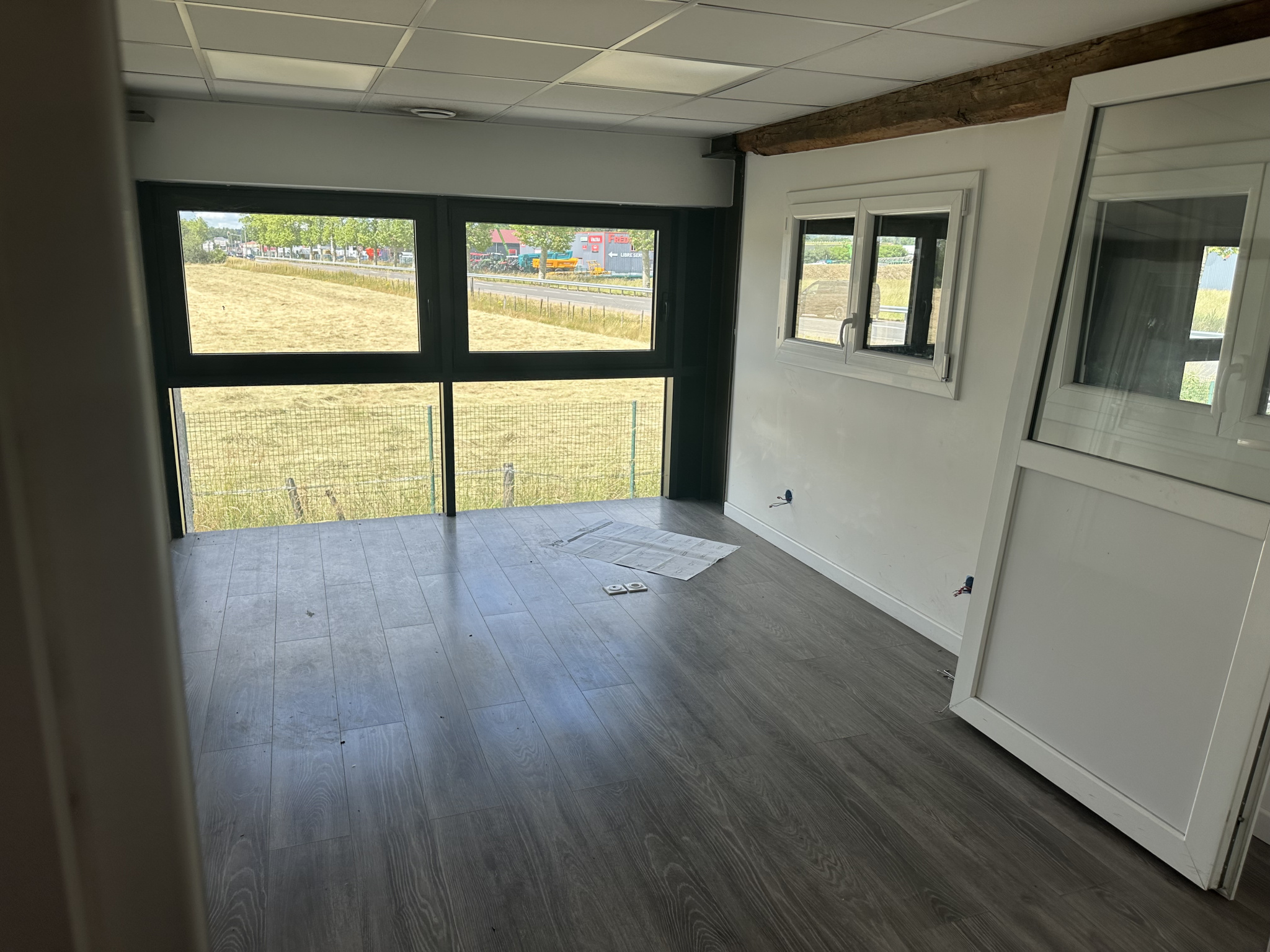 VENTE - Local - Feurs (42110) - 238000 €