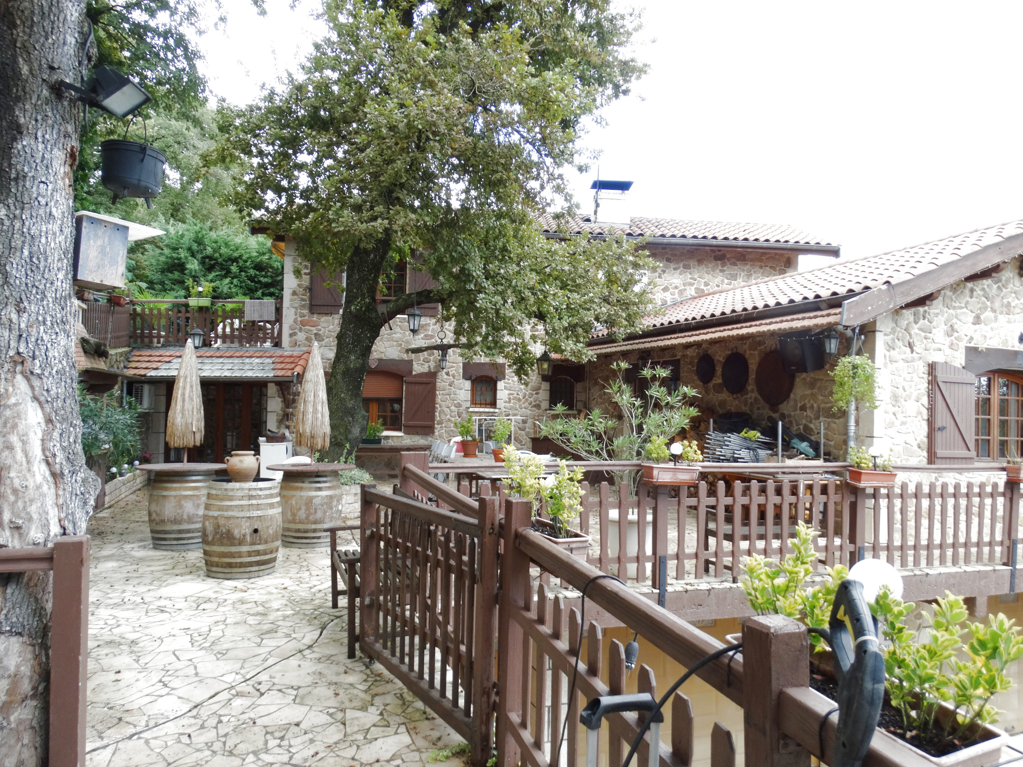 VENTE - Local - Taluyers (69440) - 995000 €