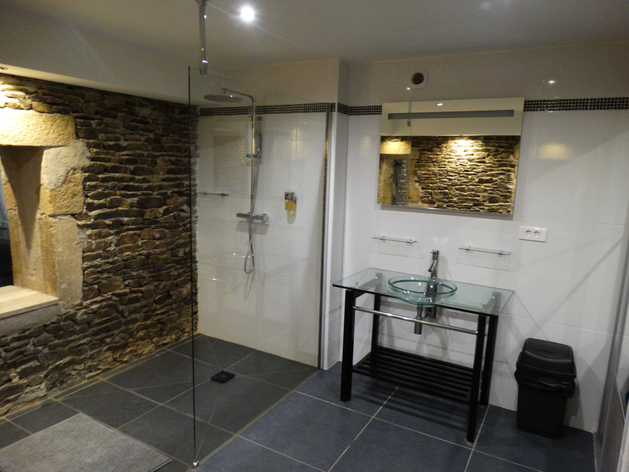 VENTE - Local - Longes (69420) - 1950000 €
