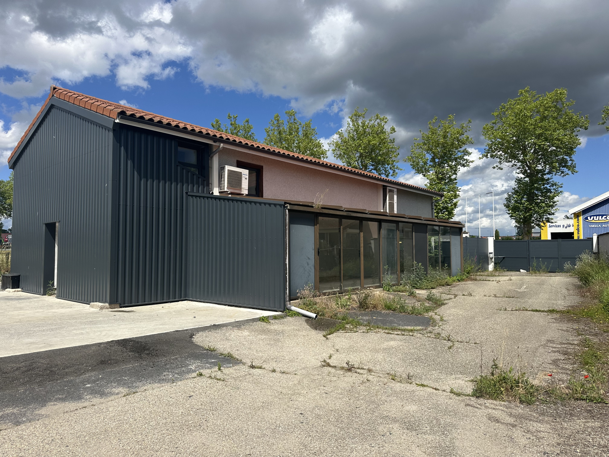 VENTE - Local - Feurs (42110) - 238000 €