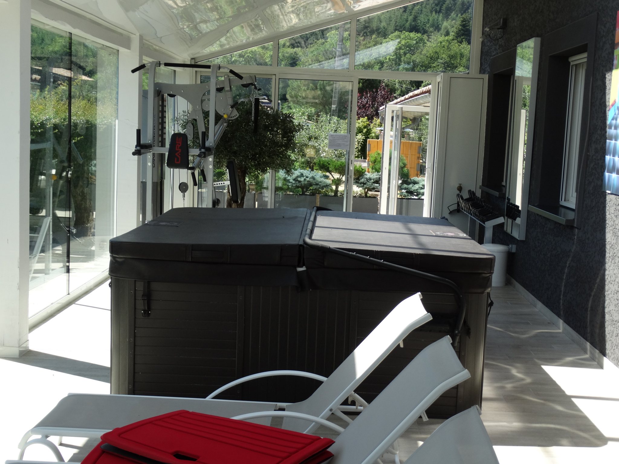 VENTE - Local - Longes (69420) - 1950000 €
