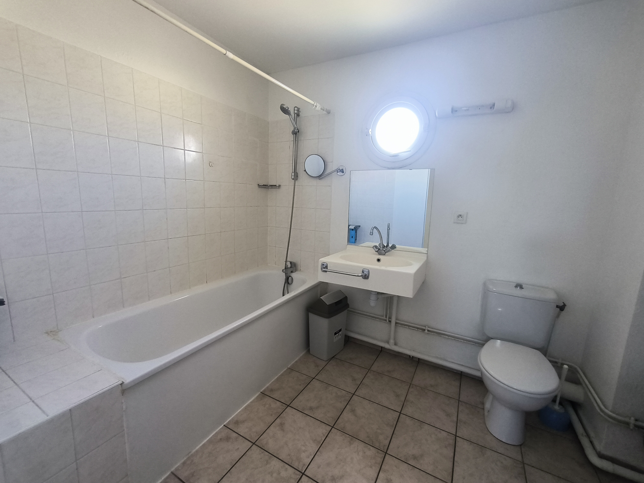 LOCATION - Appartement - Saint-Étienne (42100) - 350 €