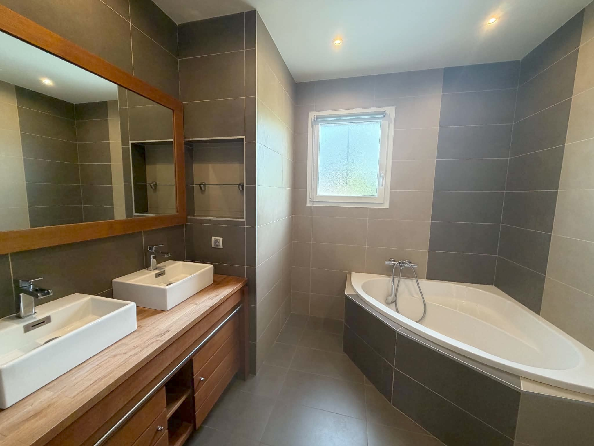 VENTE - Maison/villa - Sury-le-Comtal (42450) - 409000 €