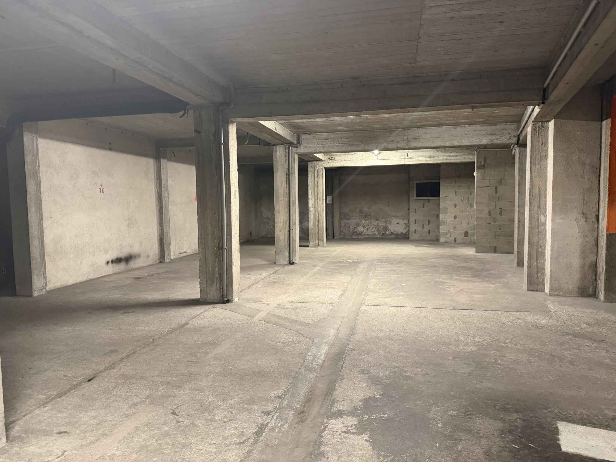 VENTE - Parking/box - Saint-Étienne (42000) - 219000 €