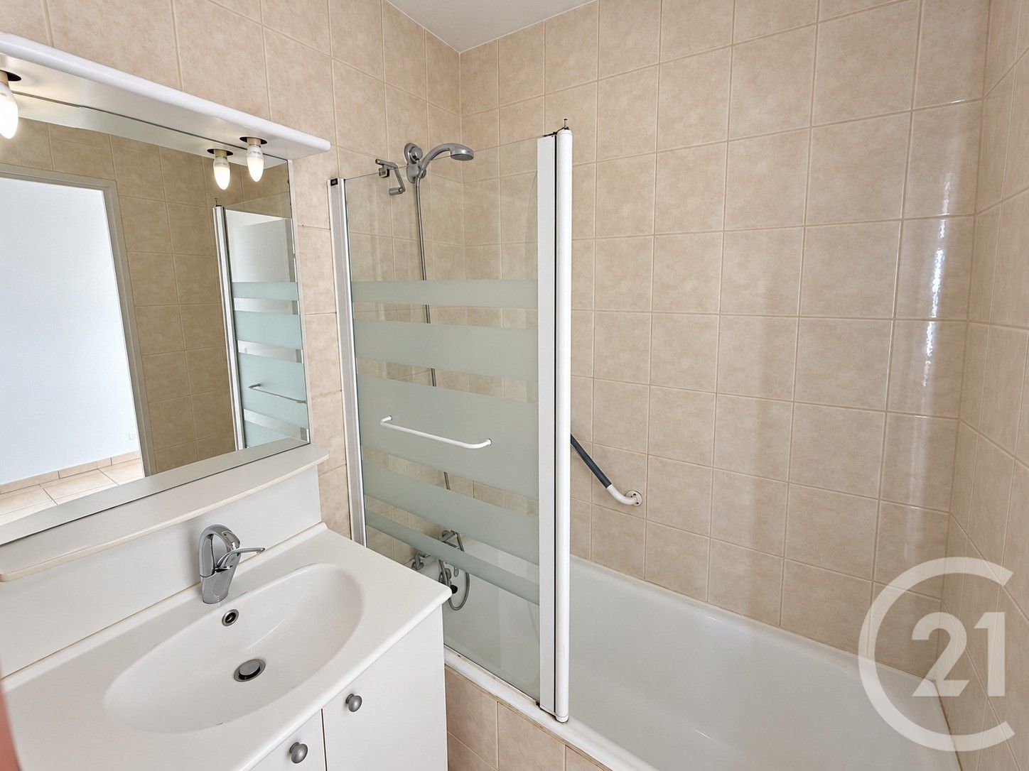 LOCATION - Appartement - ST ETIENNE (42100) - 520.0 €