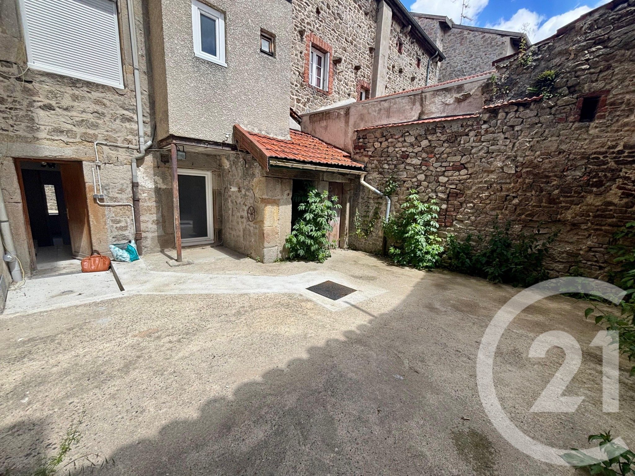 VENTE - Appartement - ST GENEST MALIFAUX (42660) - 75000.0 €