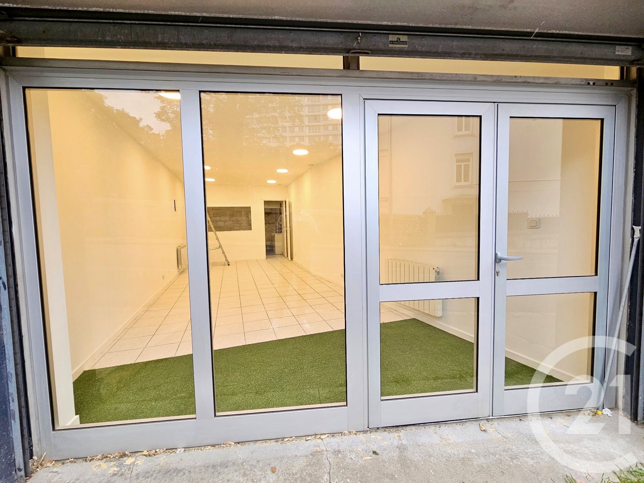 LOCATION - Commerce - ST ETIENNE (42100) - 350.0 €